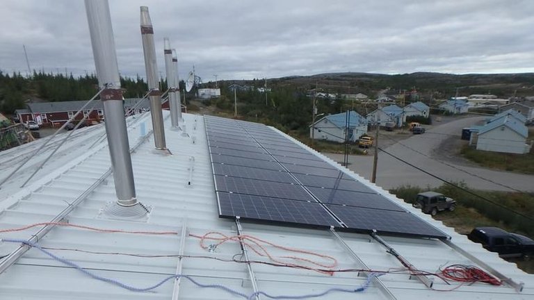 content_kuujjuaq-solar-panels.jpg