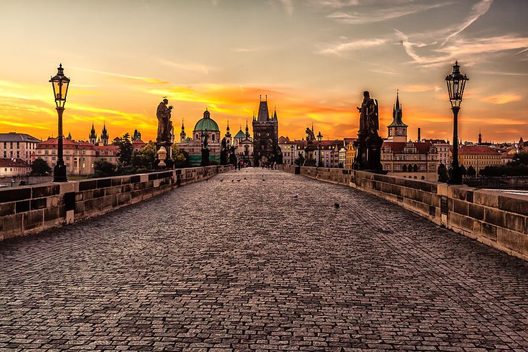 800px-Prague_sunrise_(8099151633).jpg