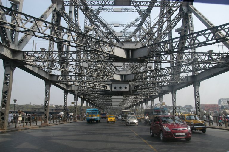 Through_the_howrah_bridge.JPG