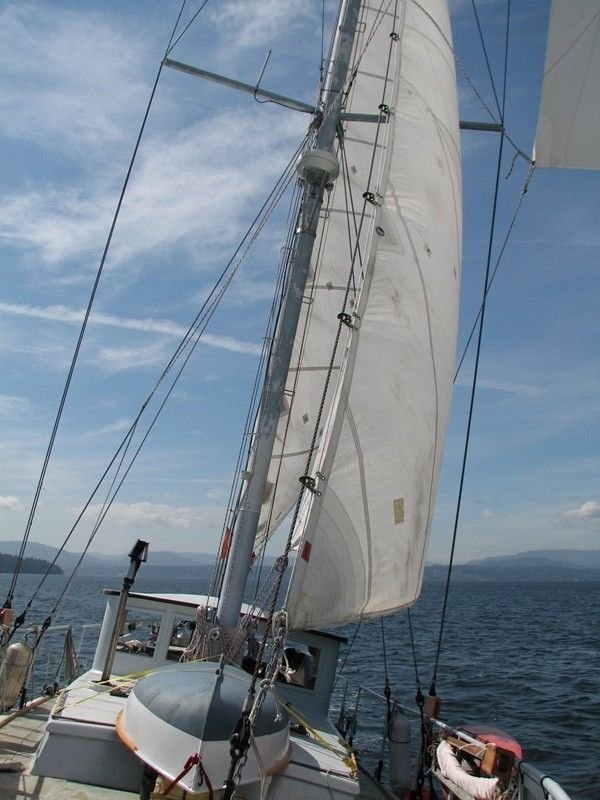 35 Sails set - USA Bound.JPG