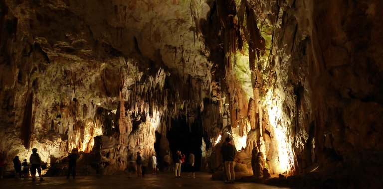 Postojna cave Slovenia.jpg