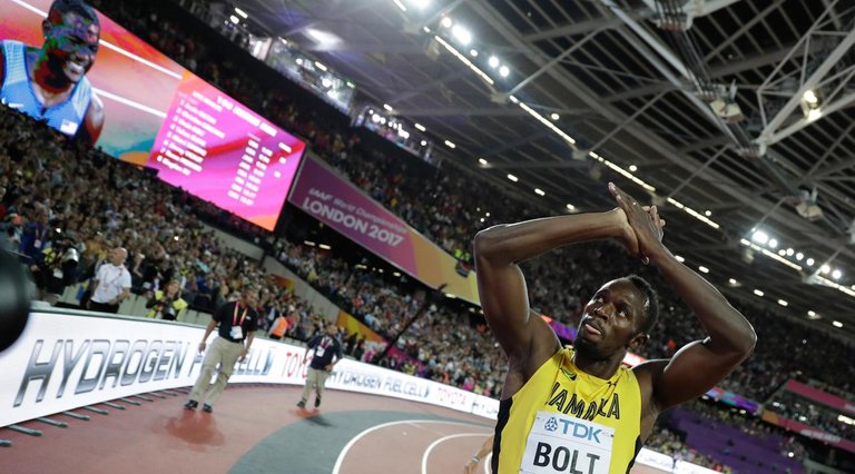 064026500_1502077711-20170805-Kalahkan-Usain-Bolt_-Justin-Berlutut-dan-Meminta-Maaf-AP-5.jpg