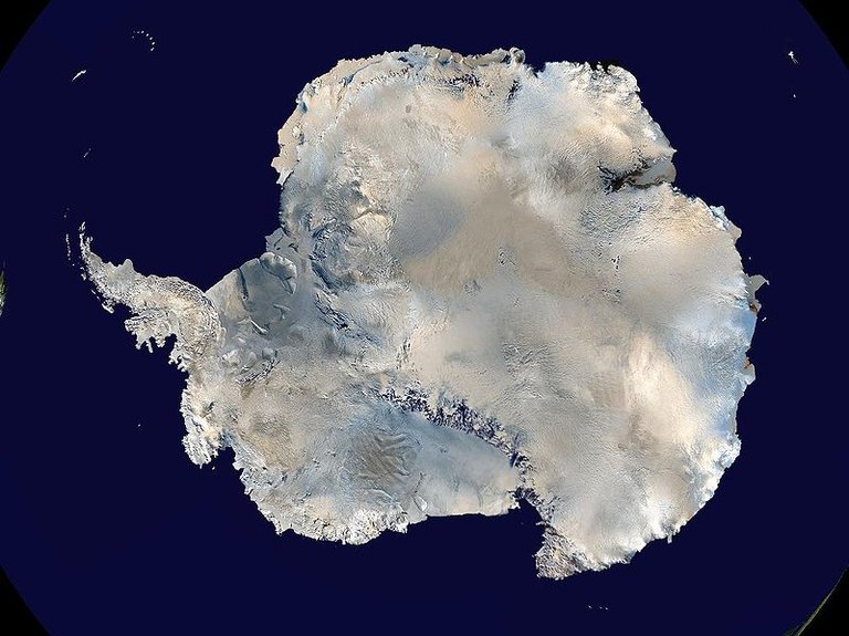 800px-Antarctica_16.24868E_88.47133S.jpg