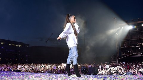 ariana-grande-manchester-one-love-live-03-billboard-1548.jpg