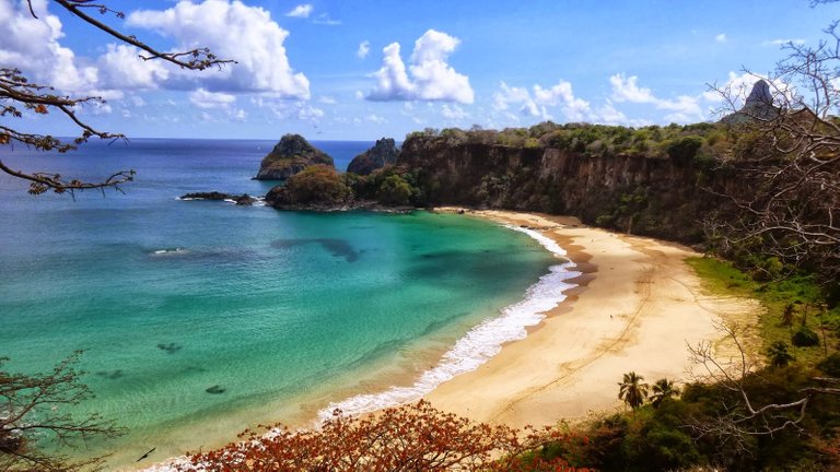 baia do sancho-fernando de noronha.jpg