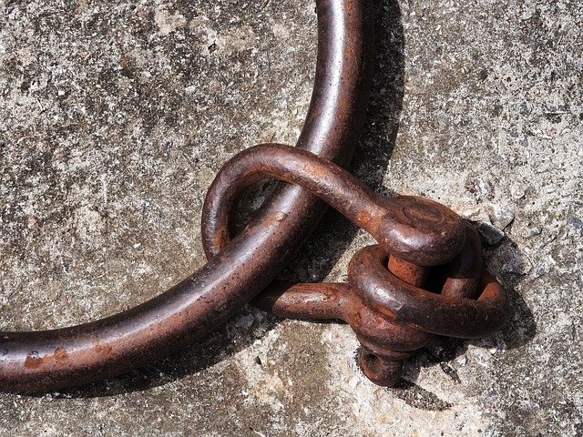 shackle-2349141_640.jpg