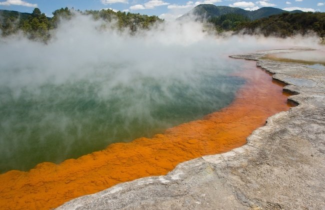 ChampagnePool-Wai-O-Tapu_rotated_MC-1.jpg