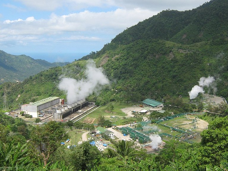 800px-Puhagan_geothermal_plant.jpg