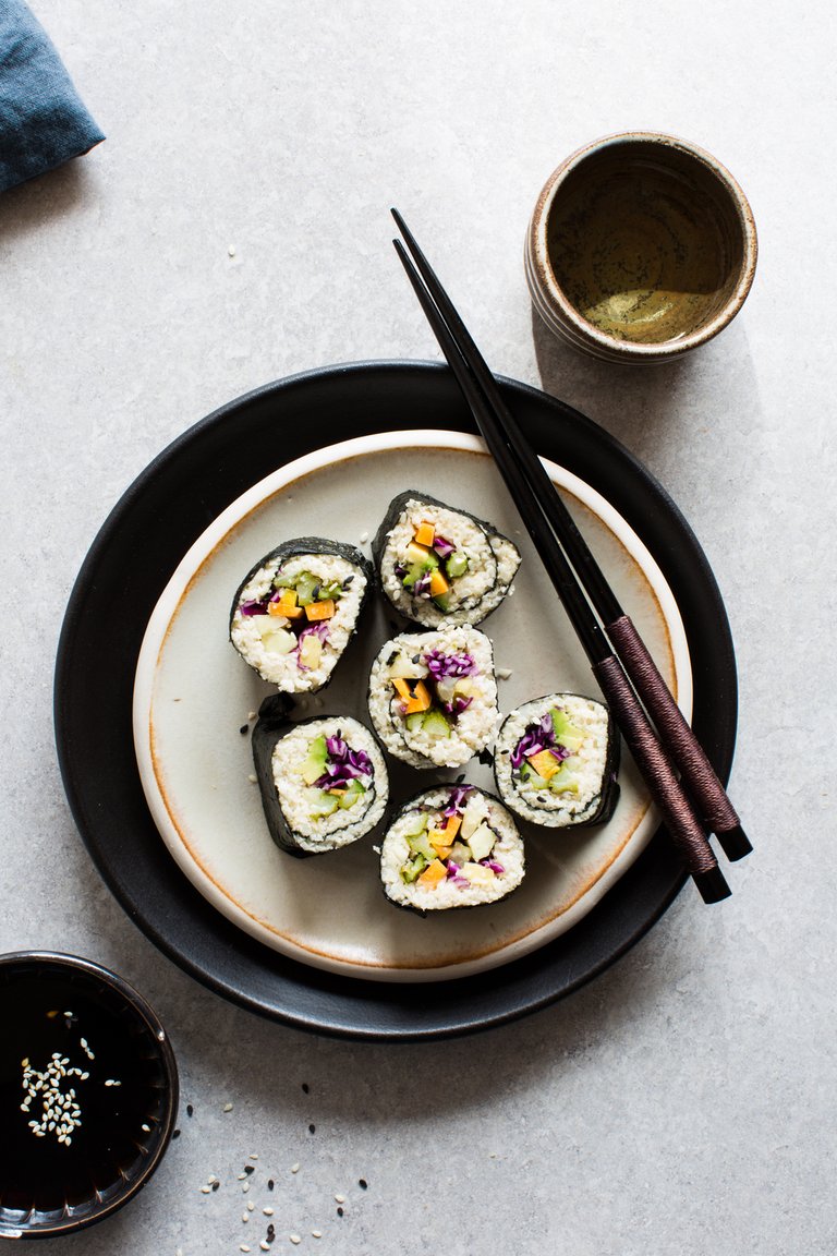 Cauliflower-Rice-Sushi+_+www.8thandlake.com.jpg