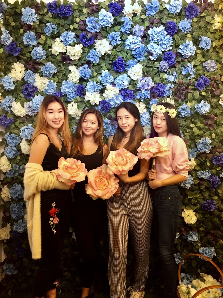 floral-wall-friends-cinlin-foodbaby.jpg