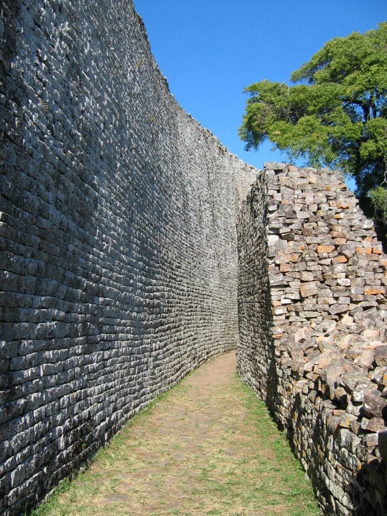 Great_zimbabwe_2.jpg