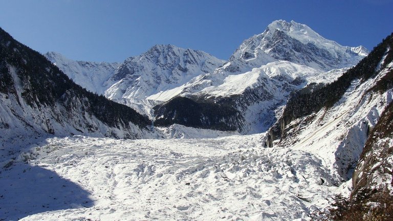 الحديقة-الجليدية-الوطنية-Hailuogou.jpg