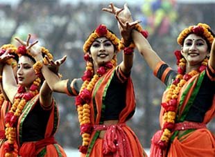 Bangladeshi_folk_dancers.jpg