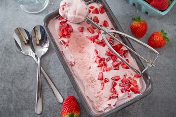 7CxfM3uJQ3OfuKRYqpNA_strawberry-ice-cream-1.jpg