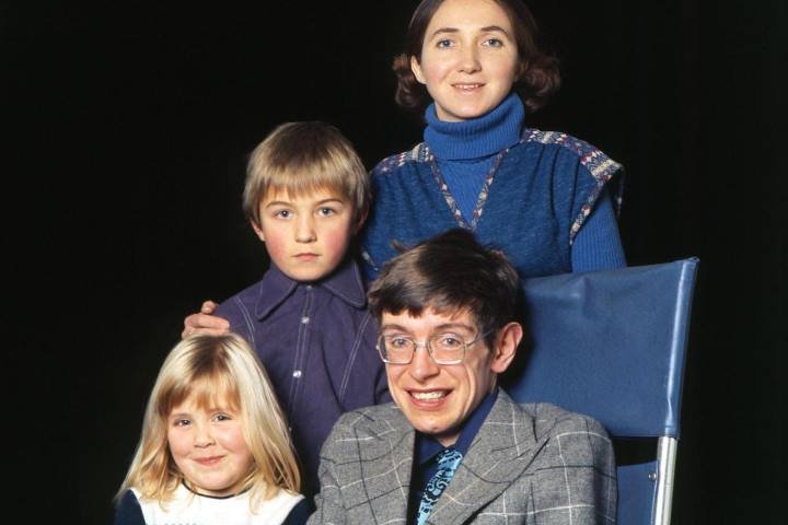 Stephen-Hawking-family.jpg