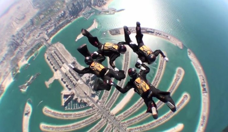 Skydiving-Hayabusa-Does-Dubai.jpg