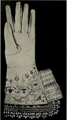 Guantes Reina Maria de Escocia.jpg