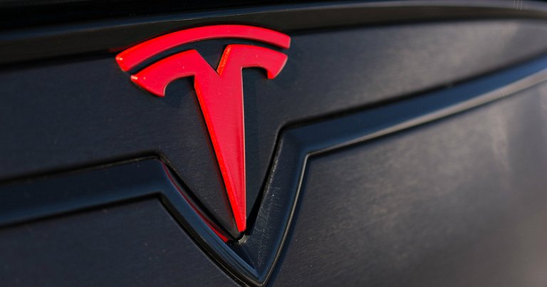 tesla-logo-red-black.jpg