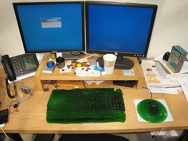 funny-aprils-fool-office-pranks-26.jpg