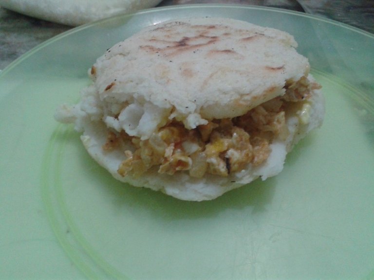 Arepa rellena de Perico.jpg