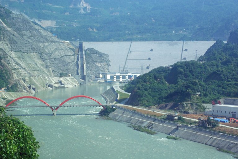 Zipingpu_Dam_North_of_Dujiangyan[1].jpg