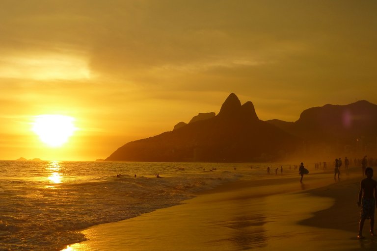 ipanema-beach-99388_1920.jpg