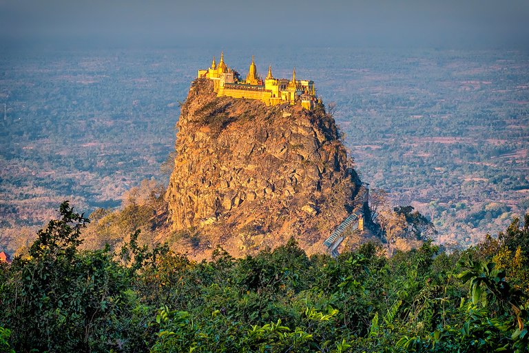 Mount-Popa-Taung-Kalat-1.jpg