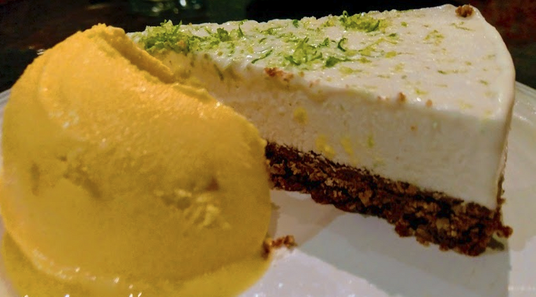 Key lime pie served.PNG