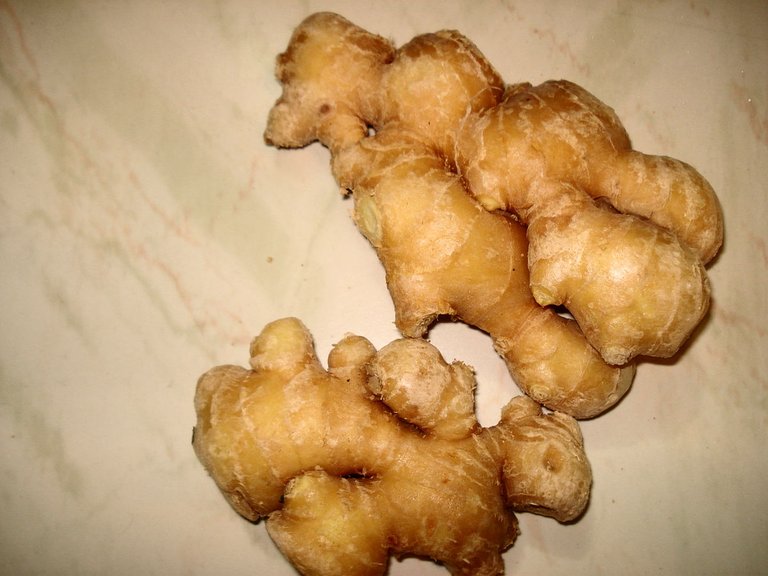 1200px-Fresh_Ginger.JPG