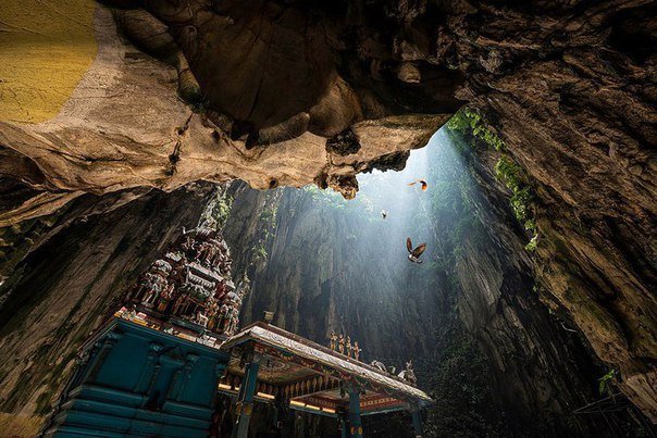 Batu Caves, Malaysia.jpg