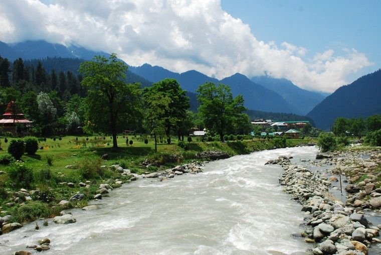 lidder-river-pahalgam-town.jpg