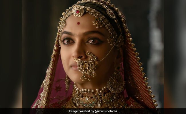 padmavati-deepika-padukone-still-twitter_650x400_71511085404.jpg