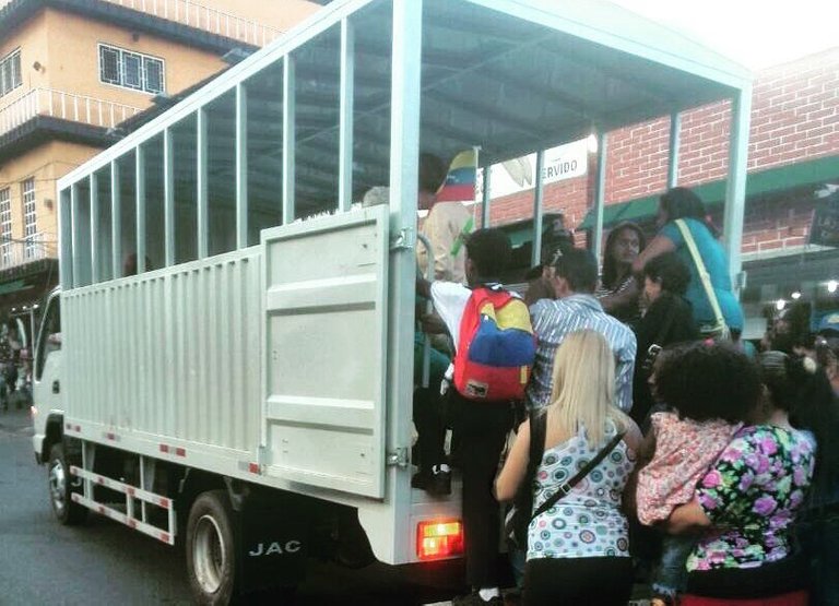 piernas de mujer en bus.jpg