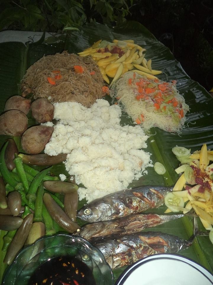 boodle fight.jpg