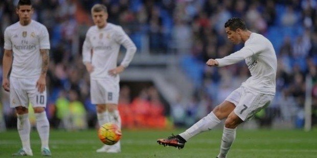 ronaldo-free-kick_1463118994.jpg