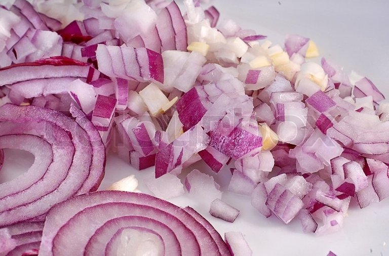 1610028-chopped-and-sliced-red-onion.jpg