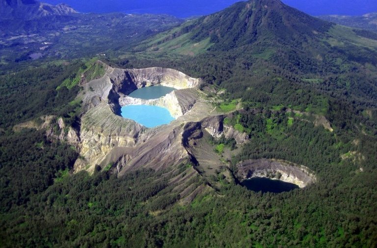 flores kelimutu.jpg