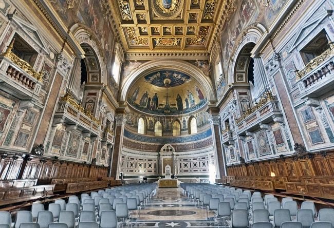 baroque-cathedral-breathtaking-interior-31722750.jpg