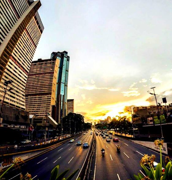 parque central caracas.png