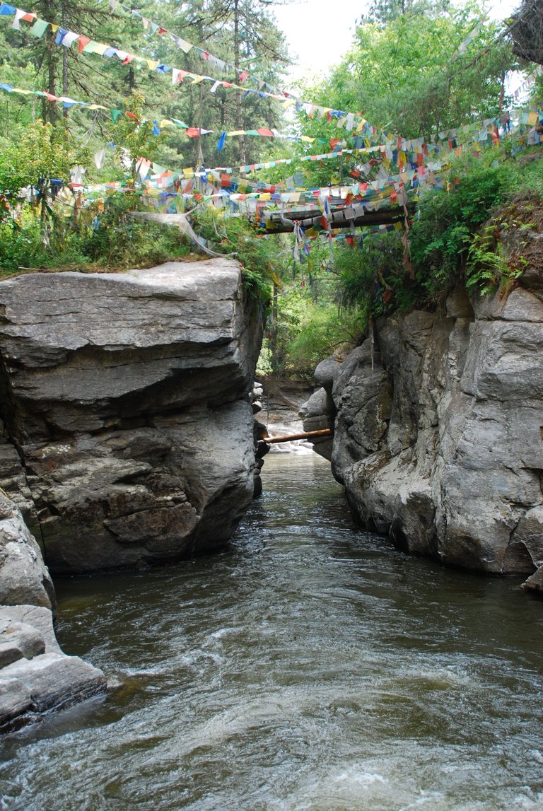 Membartsho_Lake_in_Tang_Valley,_central_Bhutan.jpg