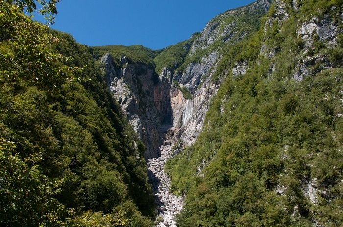 Boka_waterfall_Slovenia.jpg