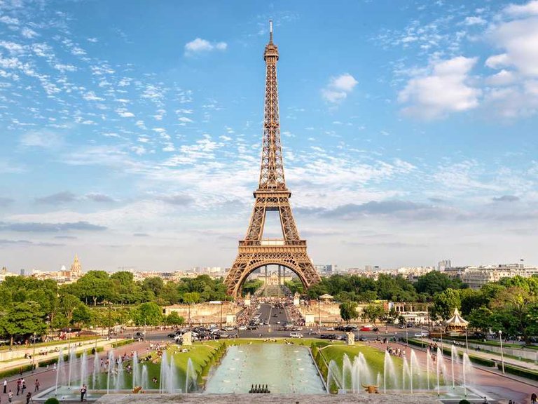 23-13-38-13-things-you-never-knew-about-the-eiffel-tower.jpg