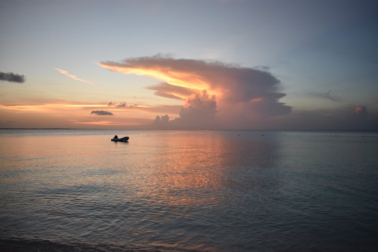 boat_in_sunset.JPG