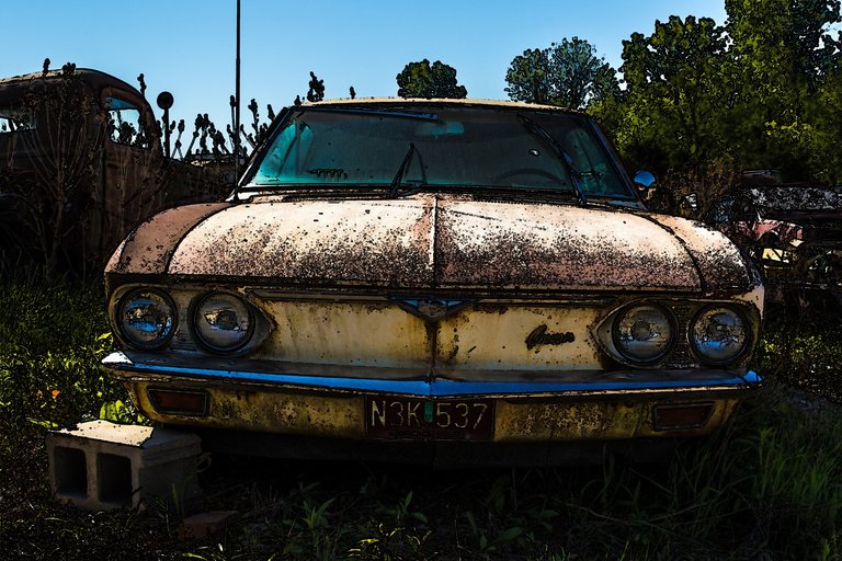 car_junkyard_old_headlight_license_plate-136976.jpg