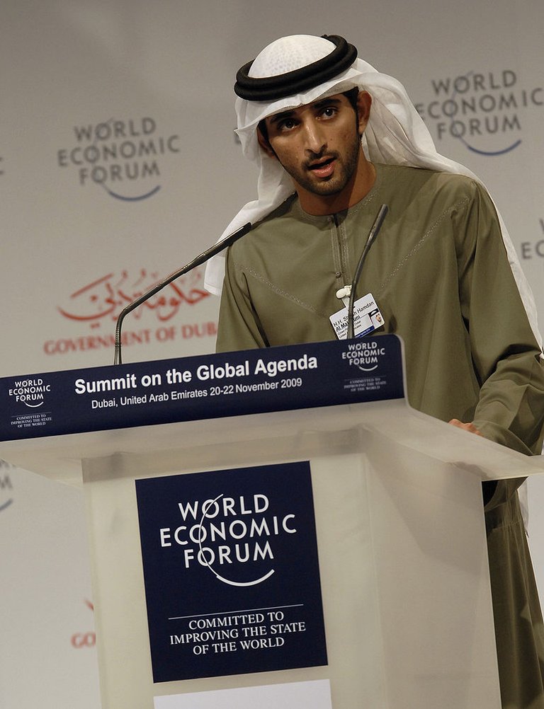 800px-H.H._Sheikh_Hamdan_Bin_Mohammed_Bin_Rashid_Al_Maktoum_in_Summit_on_the_Global_Agenda.jpg