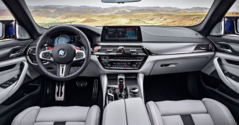 BMW-M5-G30-wnetrze.jpg