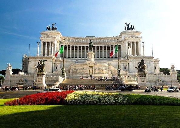 vittoriano-piazza-venezia-itinerario-roma-1-giorno-a-piedi.jpg