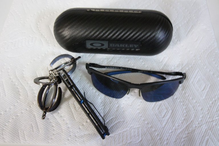Benchmade 940-1 Knife and Glasses 1.jpg