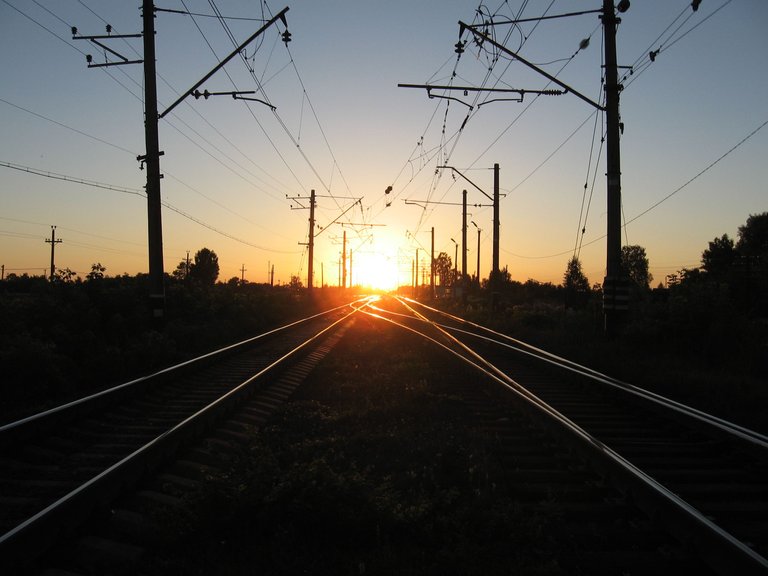 Sunset._Russia,_Samara_region._View_of_railroad.JPG