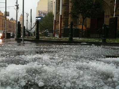 800pxmelbournemarch2010hail.jpg